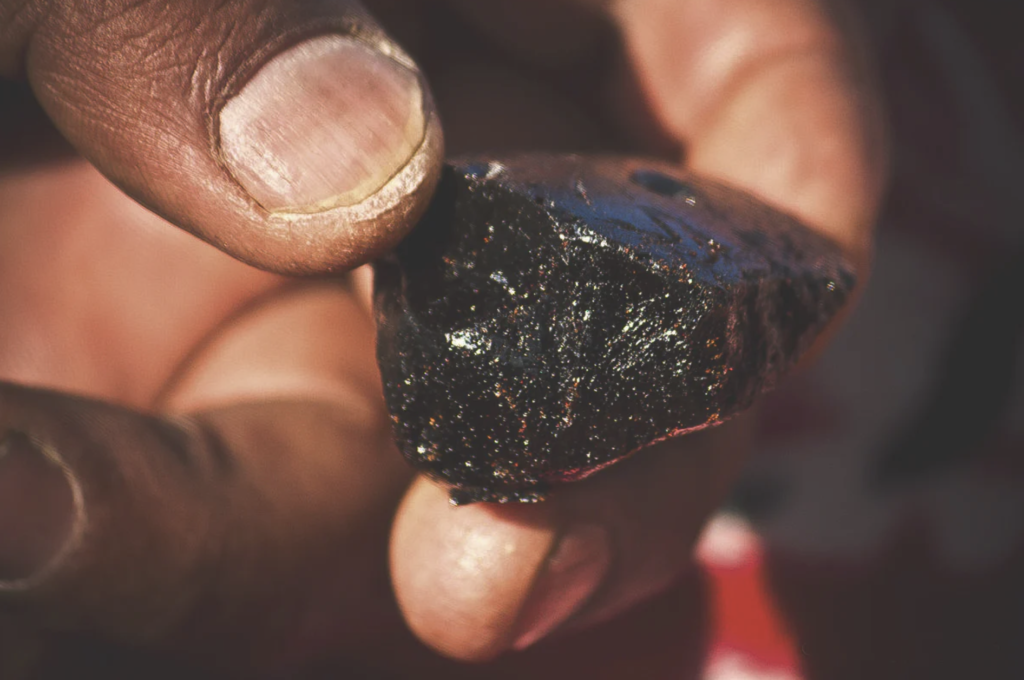 shilajit resin rock